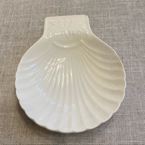 One scalloped shell shaped dish/plate. Crazing finish.